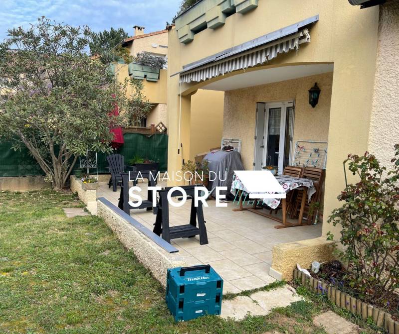 Ancien store, avant la pose du nouveau store banne coffre motorisé