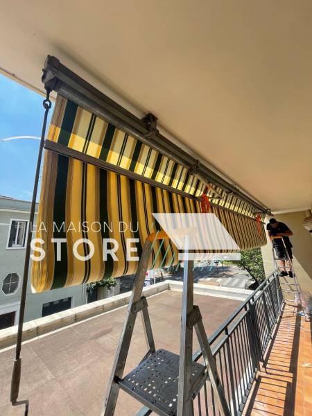 Mise en place du réentoilage par nos techniciens à Portes-lès-Valence (26800), proche de Valence (26000)