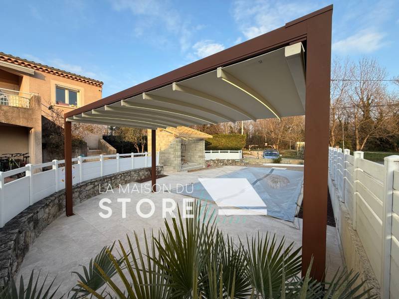 Installation d'une pergola à toile rétractable sur mesure à Guilherand-Granges (07500), proche de Valence (26000)