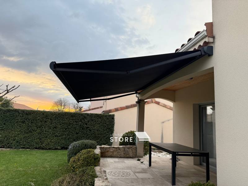 Pose d'un store banne coffre motorisé à Alixan (26300), proche de Saint-Marcel-lès-Valence (26320)