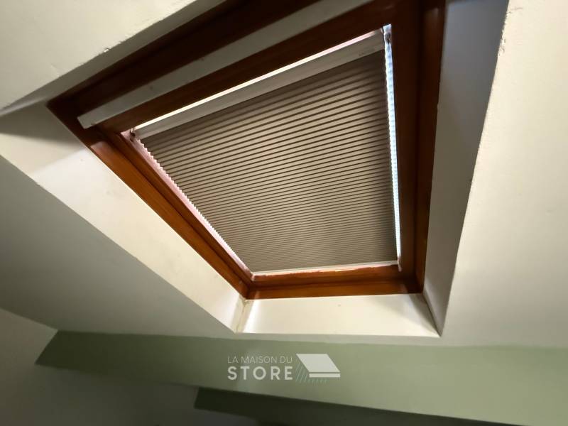 Installation d'un store intérieur plissé WSE à Guilherand-Granges (07500), proche de Valence (26000)