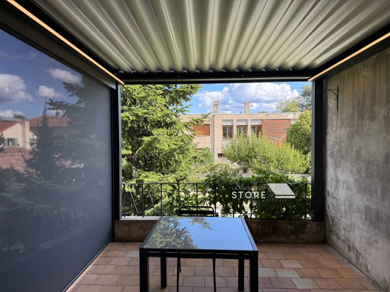 Installation du store ZIP et des LED à Guilherand-Granges 07500, proche de Valence 26000