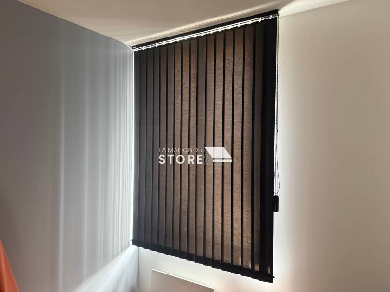 Installation de stores californiens intérieurs Bandalux avec lames verticales 89 mm à Valence dans la Drôme