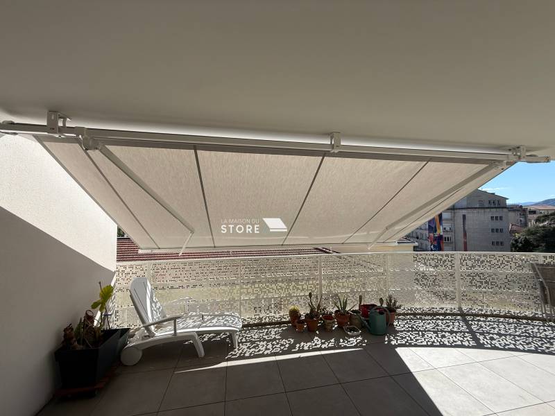 Installation d’un store banne monobloc Hawaï KE France avec une toile Dickson ref 6088 à Valence dans la Drôme