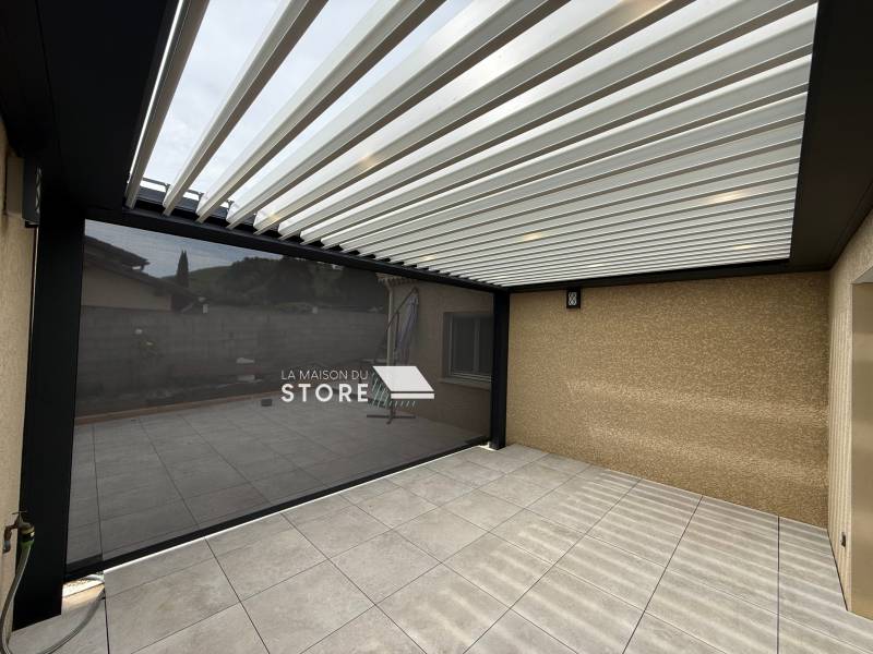 Installation d’une pergola bioclimatique adossée sur mesure à Cornas (07130)