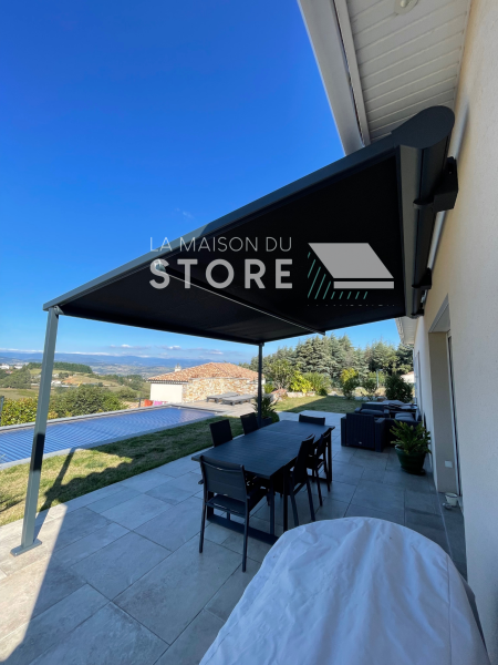 Pergola à toile enroulable sur mesure à Saint Romain de Lerps 07130 proche de Saint Péray 07130