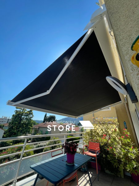 Pose d'un store banne coffre à Saint Péray 07130 proche de Valence 26000