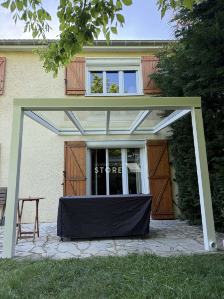 Pergola à toiture vitrée en aluminium