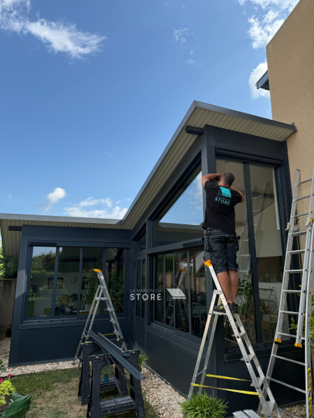 Stores ZIP solaires et stores intérieurs Bandalux sur-mesure – Protection solaire et confort thermique à Tournon-sur-Rhône (07300)