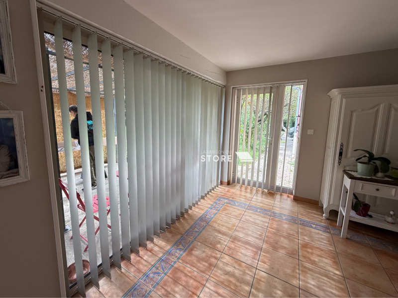 Pose de stores anti-chaleur et moustiquaires plissées à Privas (07000) – confort thermique et protection efficace