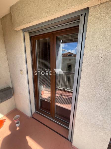 Pose de moustiquaire latérale à toile plissée à Valence 26000