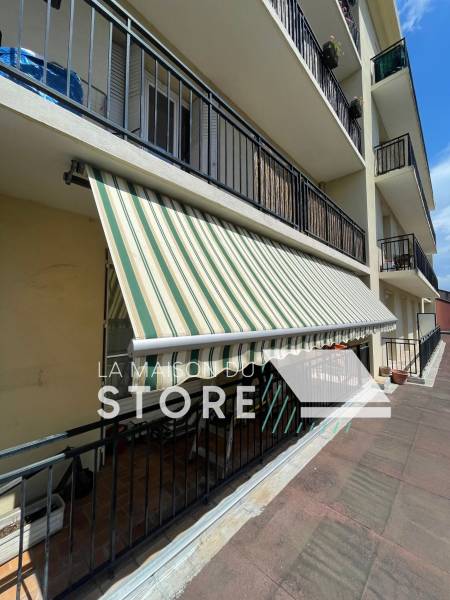 Rentoilage d'un store banne à Portes-lès-Valence (26800), proche de Valence (26000)