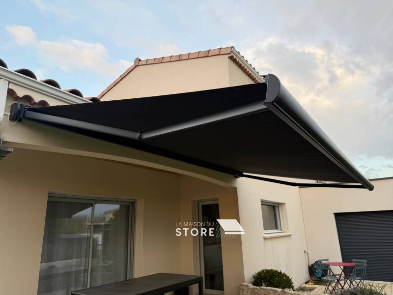 Installation d'un store banne coffre motorisé à Alixan (26300), proche de Saint-Marcel-lès-Valence (26320)