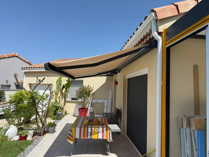 Fourniture, vente et pose d'un store banne coffre avec capteur vent SOMFY à Espeluche (26780), proche de Montélimar (26200)