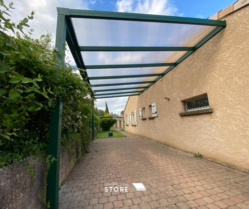 Pose d'une pergola en aluminium extrudé à toiture polycarbonate à Saint-Péray (07130), proche de Guilherand-Granges (07500)