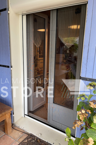 Pose de moustiquaires de fenêtres, baies-vitrées et portes-fenêtres