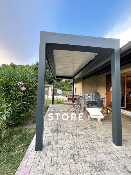 Pergola bioclimatique en aluminium sur mesure à ANJOU 38150 proche de Vienne