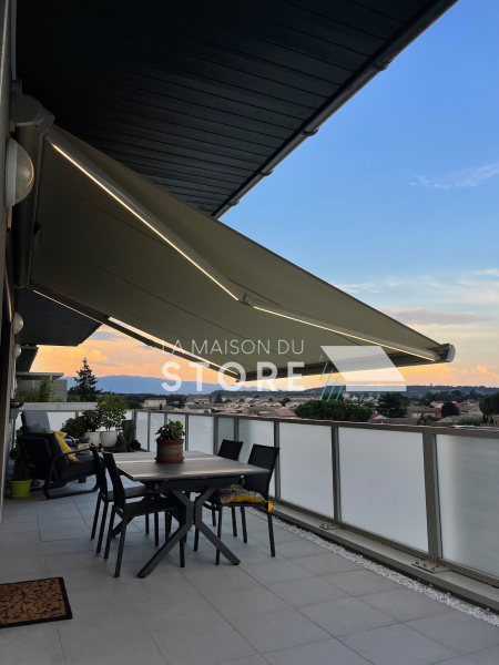 Installation de deux stores bannes motorisés sur mesure à Portes Les Valence 26800 proche de Valence 26000