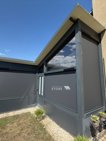 Stores ZIP solaires et stores intérieurs Bandalux sur-mesure – Protection solaire et confort thermique à Tournon-sur-Rhône (07300)