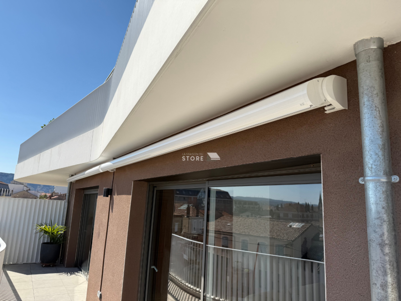 Store banne coffre COMPACTO KE France – Design moderne et performance à Valence