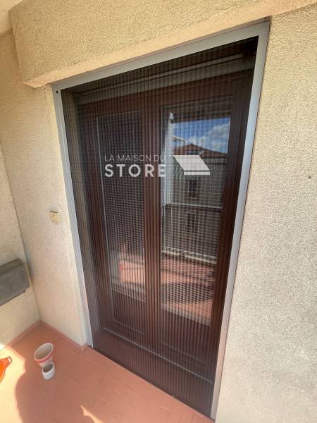 Moustiquaire plissée sur mesure pour portes-fenêtres à Valence 26000 proche de Guilherand-Granges 07500