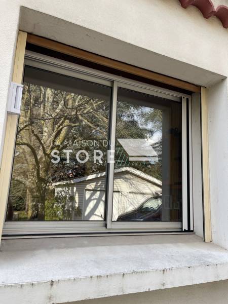 Vente et pose d'une moustiquaire latérale à toile plissée à Valence 26000