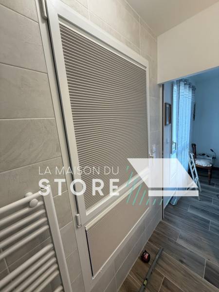 Finalisation de la pose du store intérieur WSE à confort thermique à Bourg-lès-Valence (26500), proche de Valence (26000) 