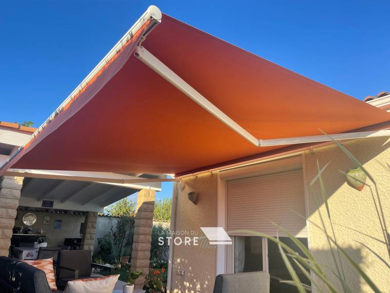 Pose d'un store banne traditionnel à Guilherand-Granges (07500), proche de Valence (26000)