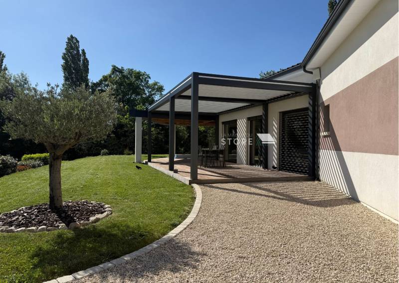 Installation d'une pergola bioclimatique à Aouste-sur-Sye (26400), proche de Livron-sur-Drôme (26250)