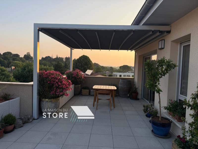 Installation d'une pergola à toile rétractable à Crest (26400), proche de Livron-sur-Drôme (26250) 