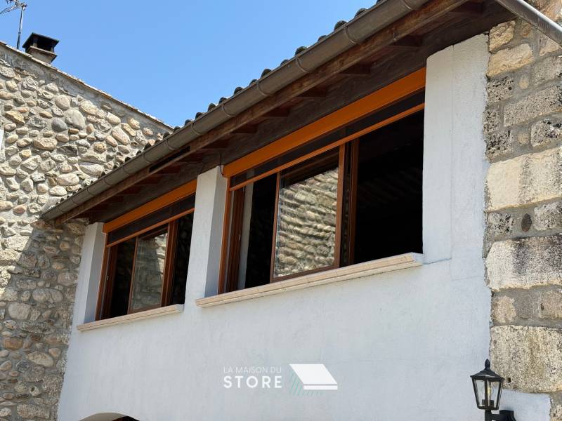 Fourniture, pose et vente de moustiquaires motorisées solaires SOMFY à toile zip à Saint-Laurent-du-Pape (07800), proche de Charmes-sur-Rhône (07800)