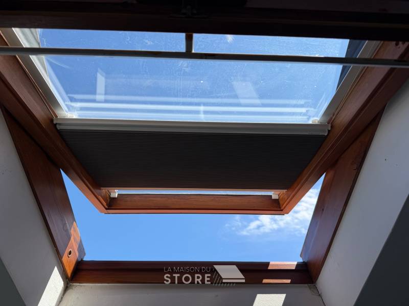 Mise en place d'un store intérieur plissé WSE à Guilherand-Granges (07500), proche de Valence (26000) 