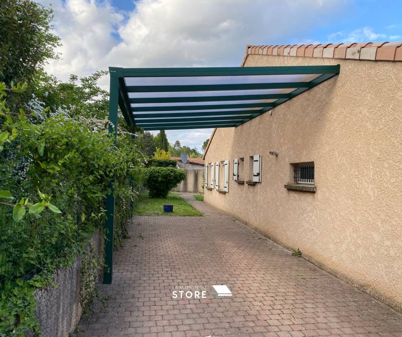 Fourniture, vente et pose d'une pergola en aluminium extrudé à toiture polycarbonate à Saint-Péray (07130), proche de Guilherand-Granges (07500)