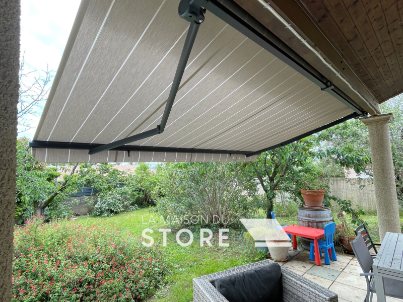Installation d'un store banne monobloc à Beauchastel proche de Valence 26000
