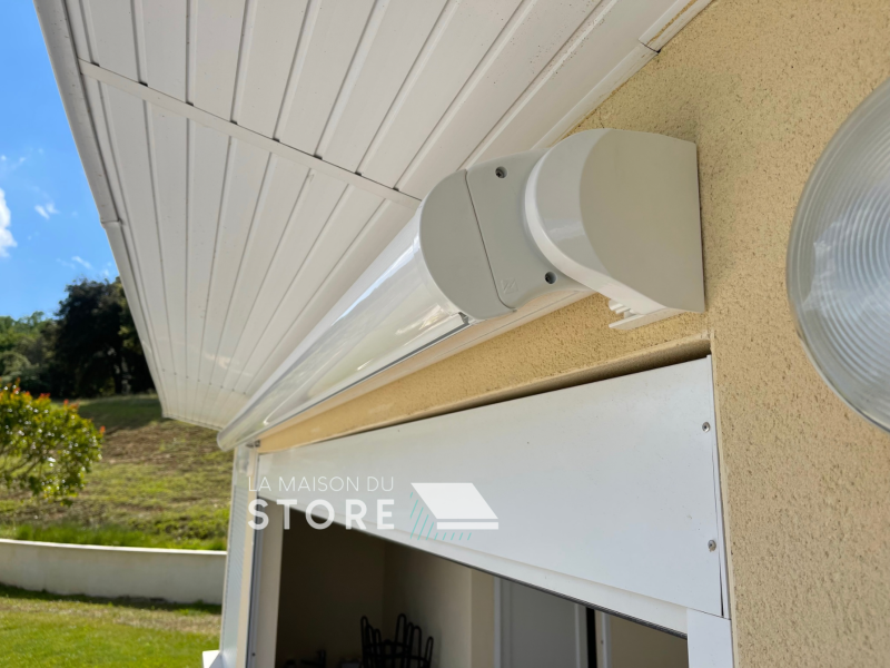 Pose d'un store banne coffre à Montchenu proche de Valence 26000