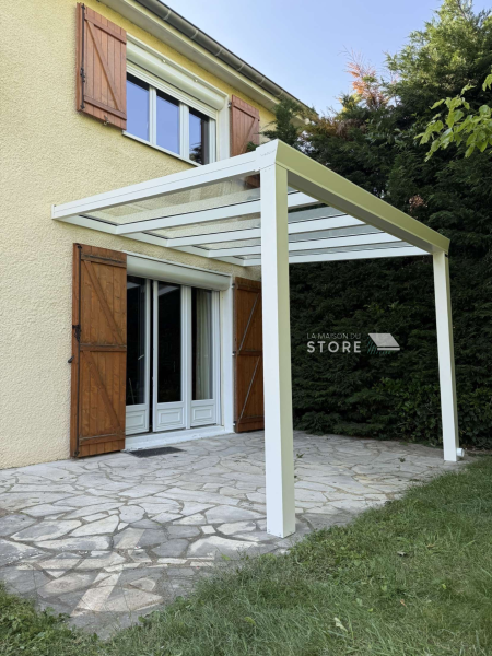 Pergola à toiture vitrée en aluminium – Fabrication française sur mesure – Installation à Guilherand-Granges (07500)