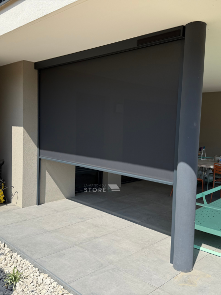 Installation d’un store vertical ZIP motorisé solaire SOMFY – Protection solaire haut de gamme à Saint-Péray