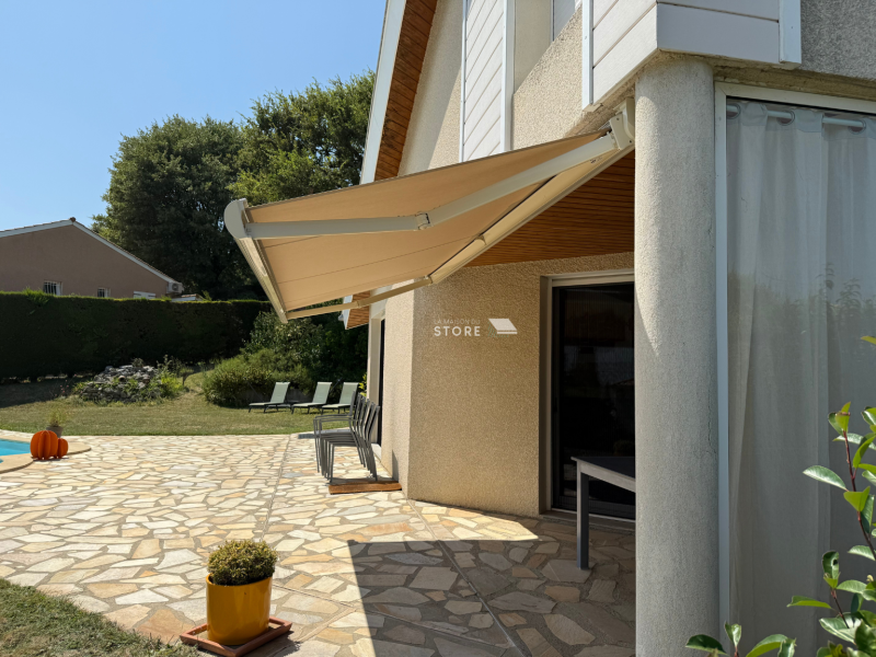 Store banne coffre COMPACTO KE France à Soyons