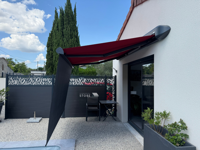 Pose de store coffre ON’X LUX VOLANT avec lambrequin déroulable – Élégance et confort à Chabeuil