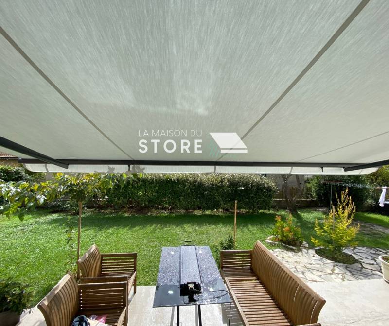 Pose d'un store banne monobloc avec lambrequin à Guilherand-Granges 07500 proche de Saint-Péray 07130