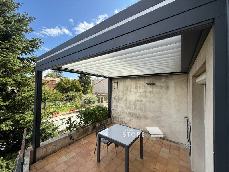 Pergola bioclimatique française à Guilherand-Granges 07500, proche de Valence 26000