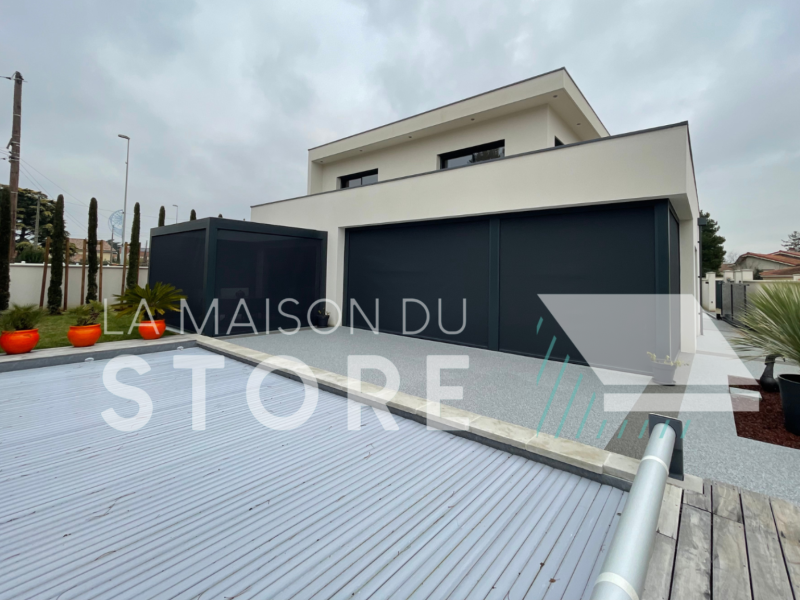 Stores verticaux motorisés SOMFY gamme MERMET 5500 à Guilherand-Granges 07500 proche de Valence 26000