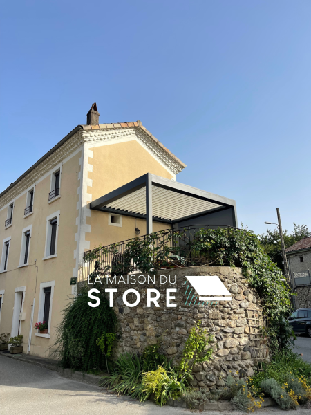 Installation d'une pergola bioclimatique en aluminium en Ardèche