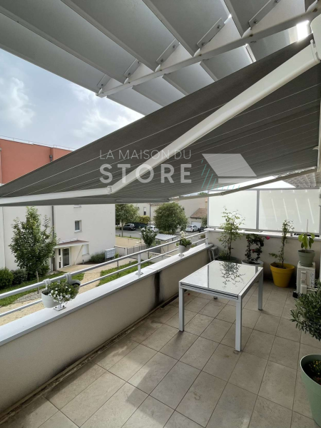 Conception d'un store banne coffre motorisé sur mesure à Valence 26000