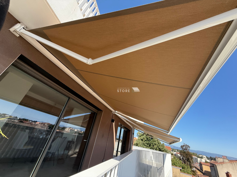 Store banne coffre COMPACTO KE France – Design moderne et performance à Valence