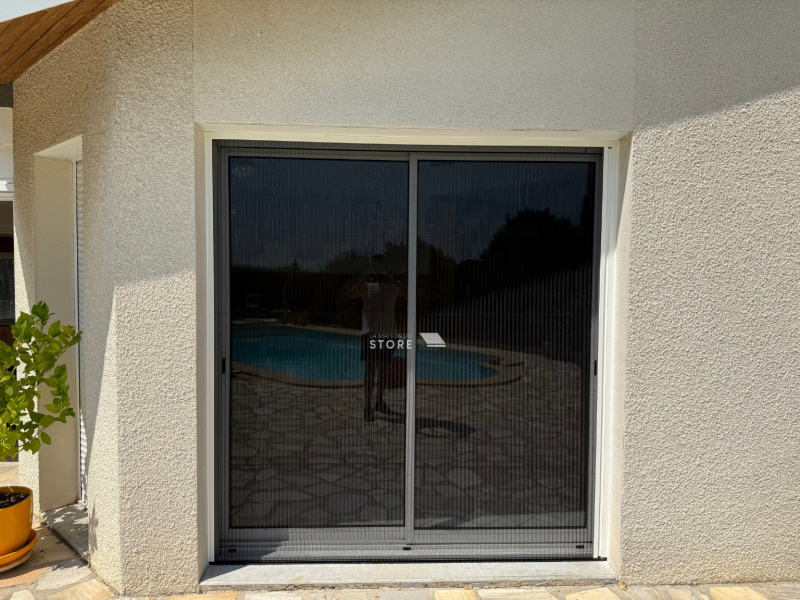 Installation de moustiquaires latérales plissées à Soyons 07130