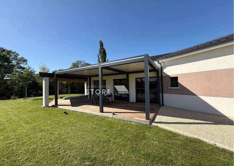 Installation d'une pergola bioclimatique à Aouste-sur-Sye (26400), proche de Livron-sur-Drôme (26250)
