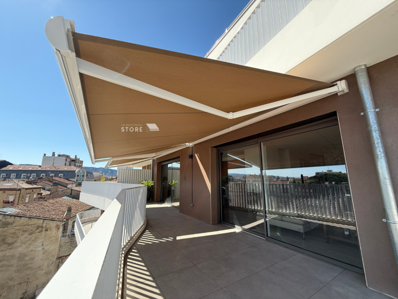 Store banne coffre COMPACTO KE France – Design moderne et performance à Valence