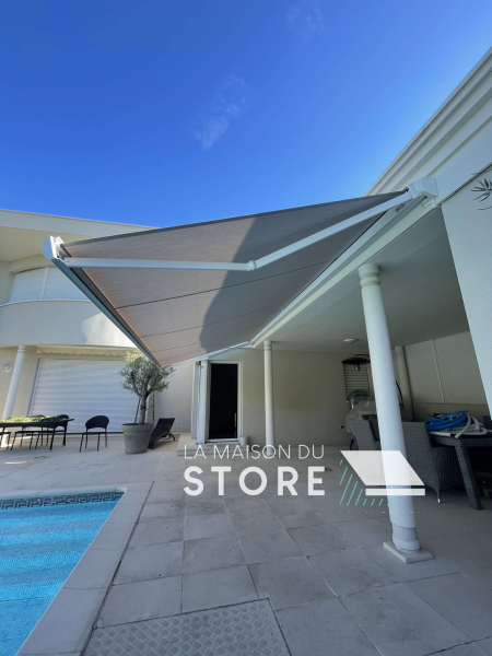 Installation et pose d'un store banne coffre motorisé SOMFY sur mesure à Soyons 07310 près de Valence 26000