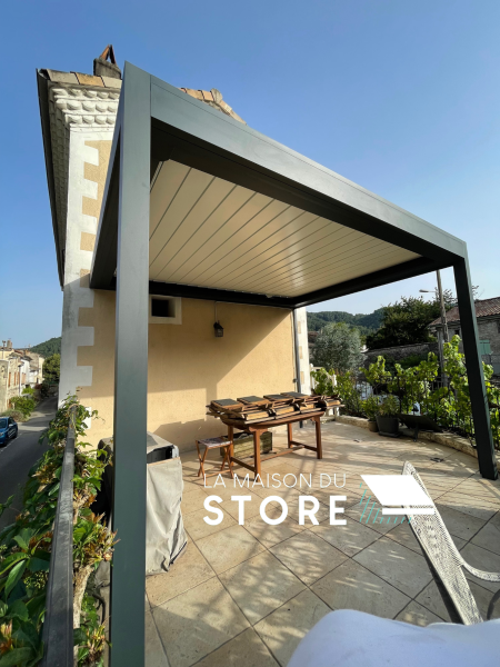 Mise en place d'une pergola bioclimatique en aluminium à Saint-Fortunat-sur-Eyrieux 07360